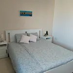 Island Bliss - 150 M From The Beach, With Sea View 아파트 비르브닉