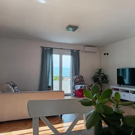 Island Bliss - 150 M From The Beach, With Sea View Apartment Vrbnik (Primorje-Gorski Kotar)