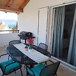 Apartment Island Bliss - 150 M From The Beach, With Sea View Vrbnik (Primorje-Gorski Kotar)